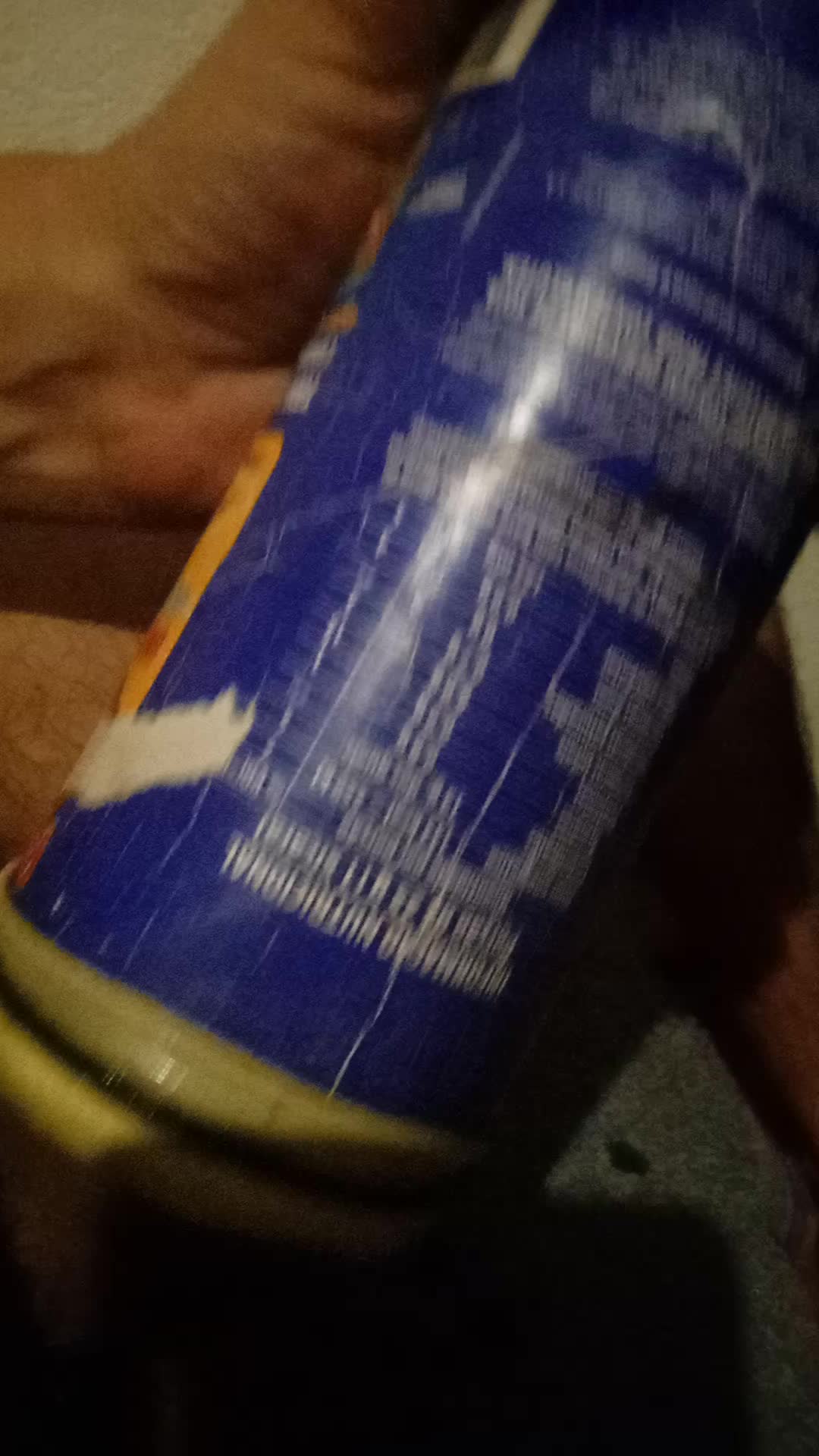 Pênis lubrificado e pronto para o prazer no banho