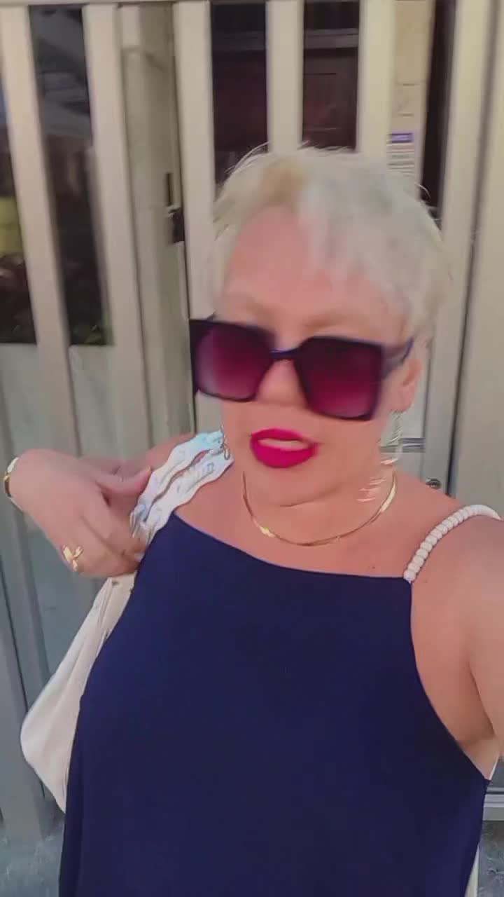 Loira sedutora passeando no Rio de Janeiro