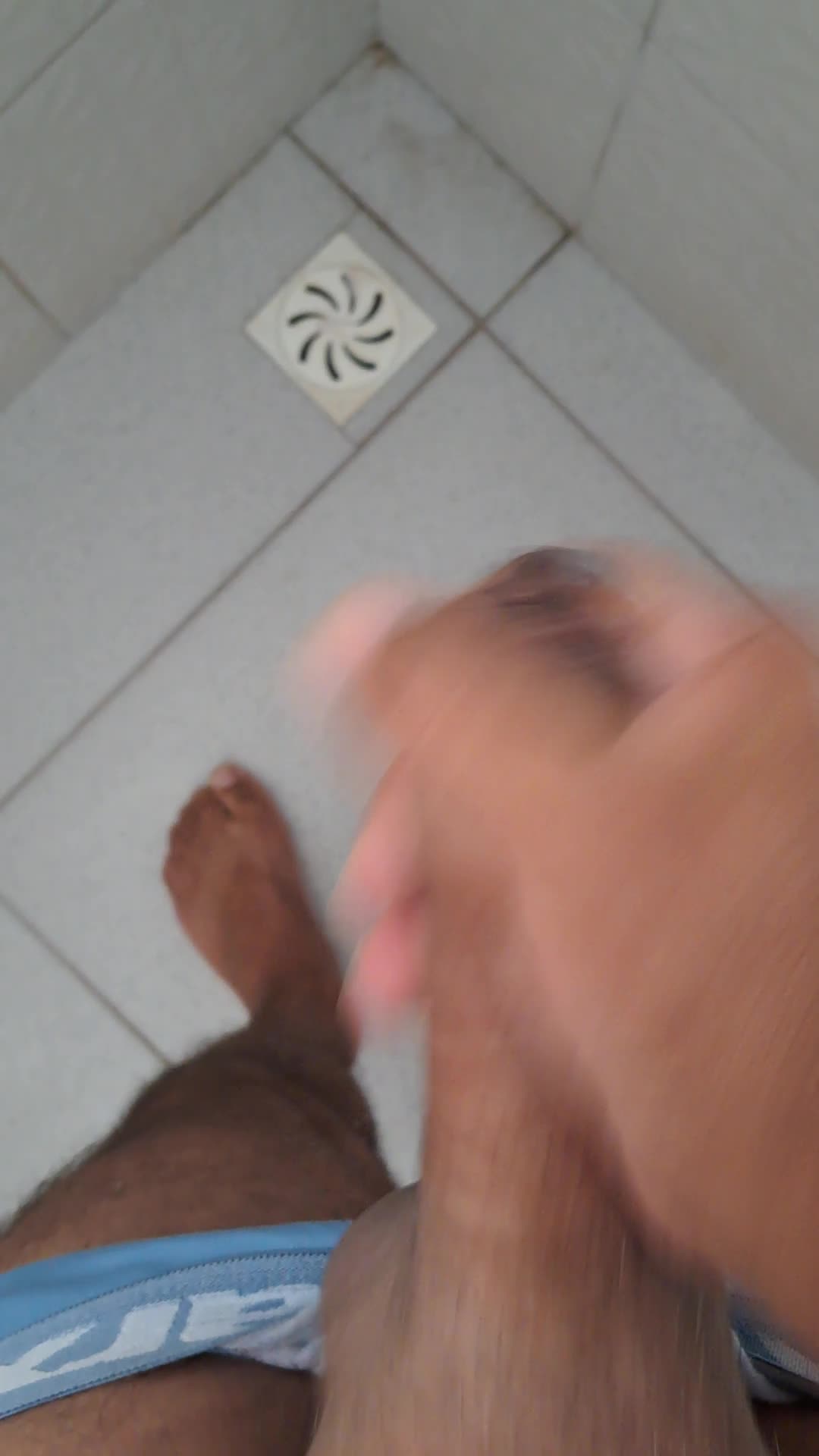 Masturbação no chuveiro com Ativo1968