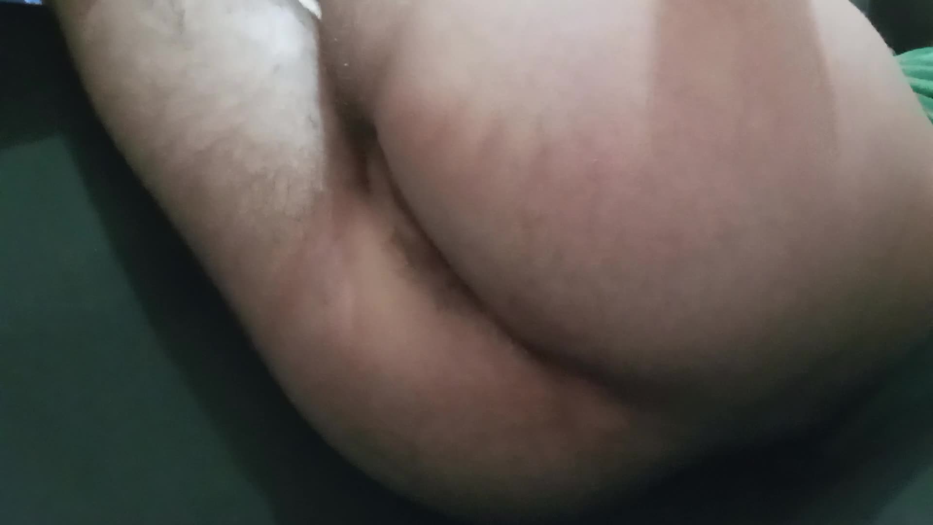 Cena sensual com tapa na bunda arrepiada