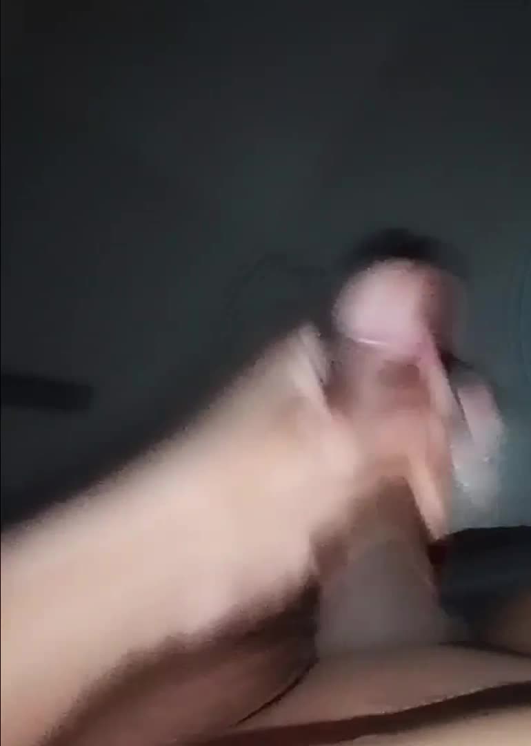 Masturbação sensual com close no pênis