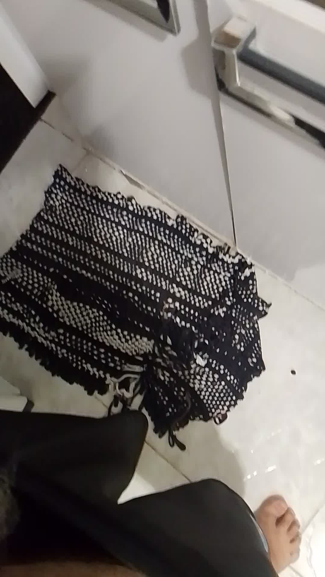 Masturbação erótica no banheiro