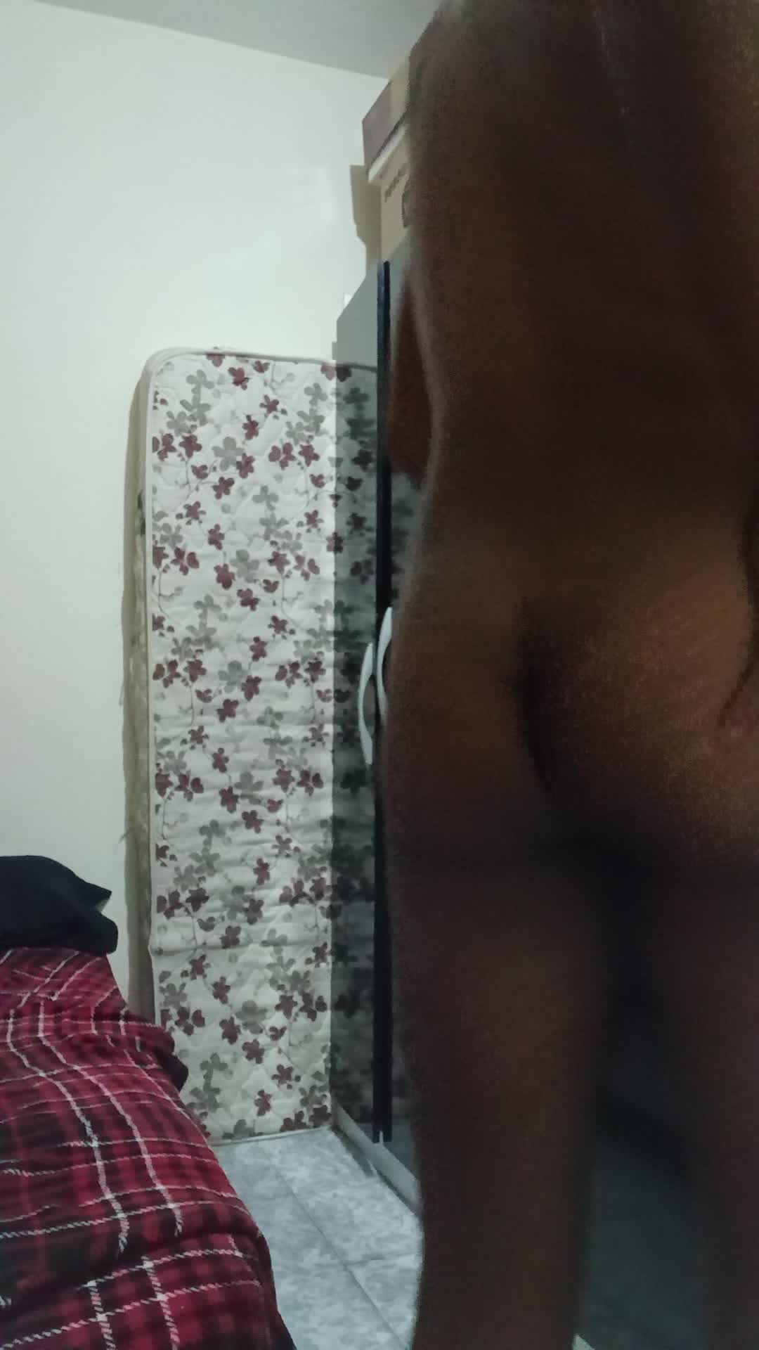 Masturbação e exibicionismo gay em vídeo sensual