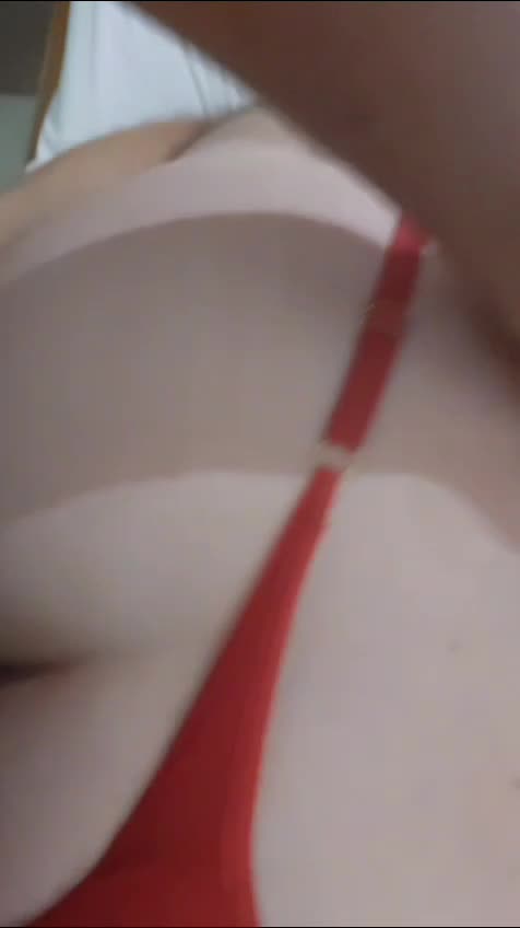 Plug anal, gemidos, masturbação e gozada