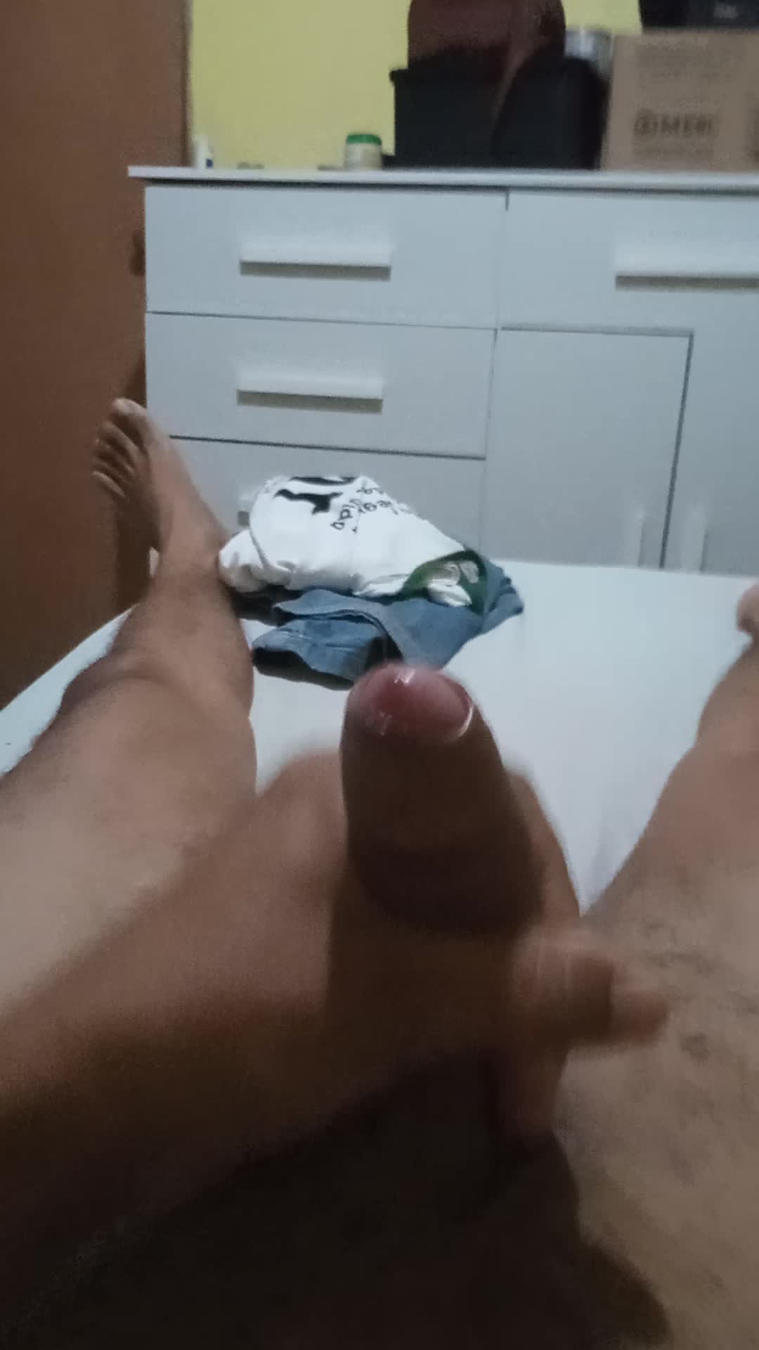 Masturbação sensual com foco no pênis