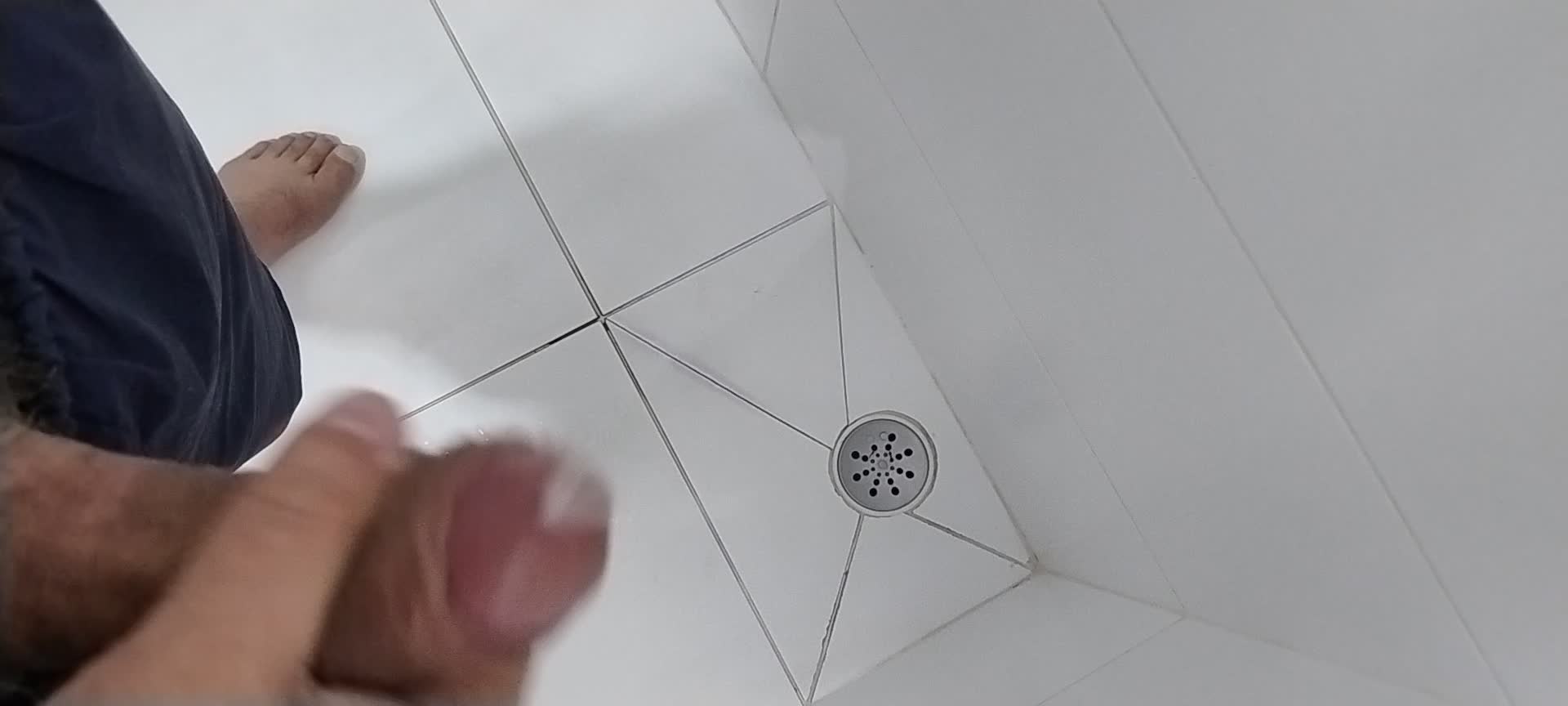 masturbação e gozo no banho