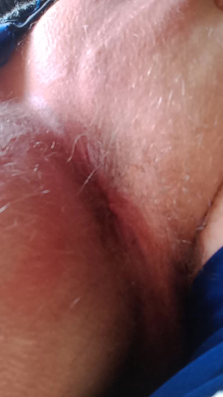 Exibicionismo com bunda peluda