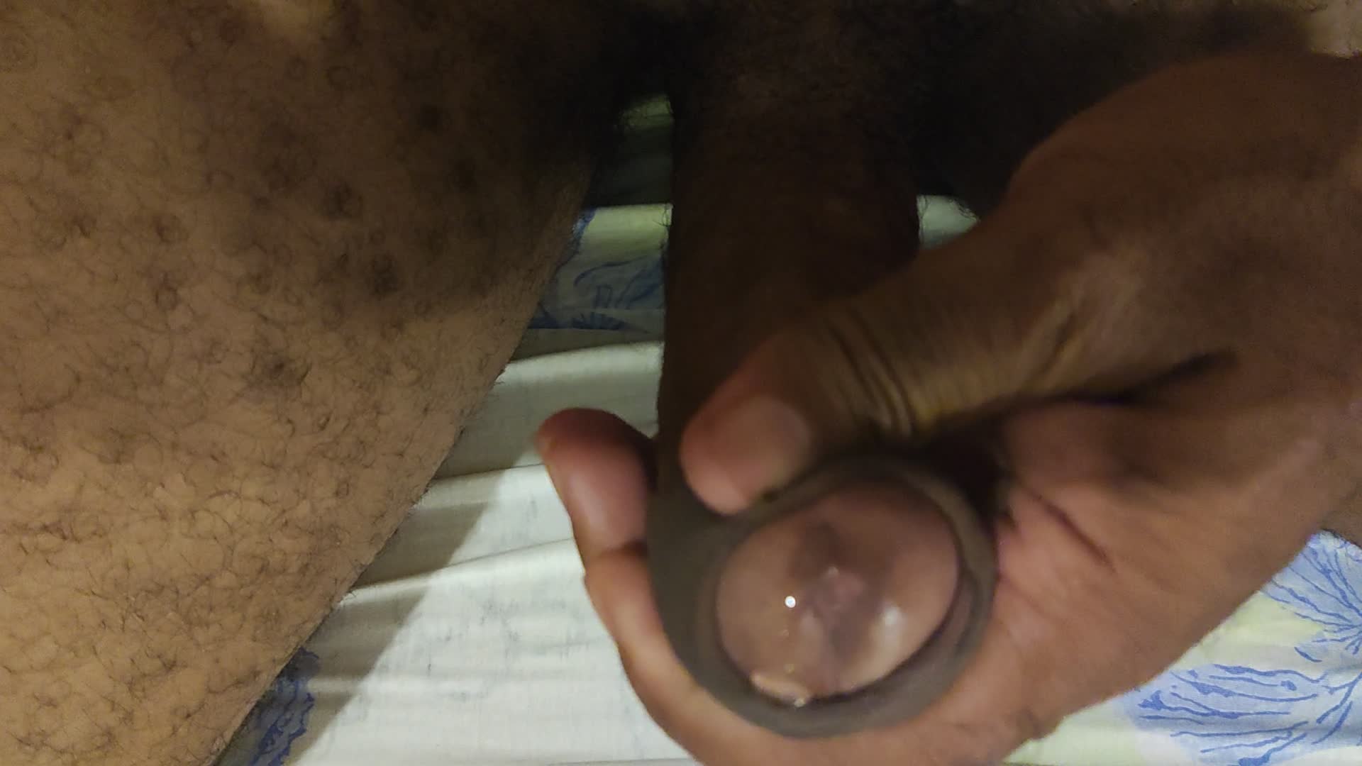 Masturbação, pênis e gozo em close-up