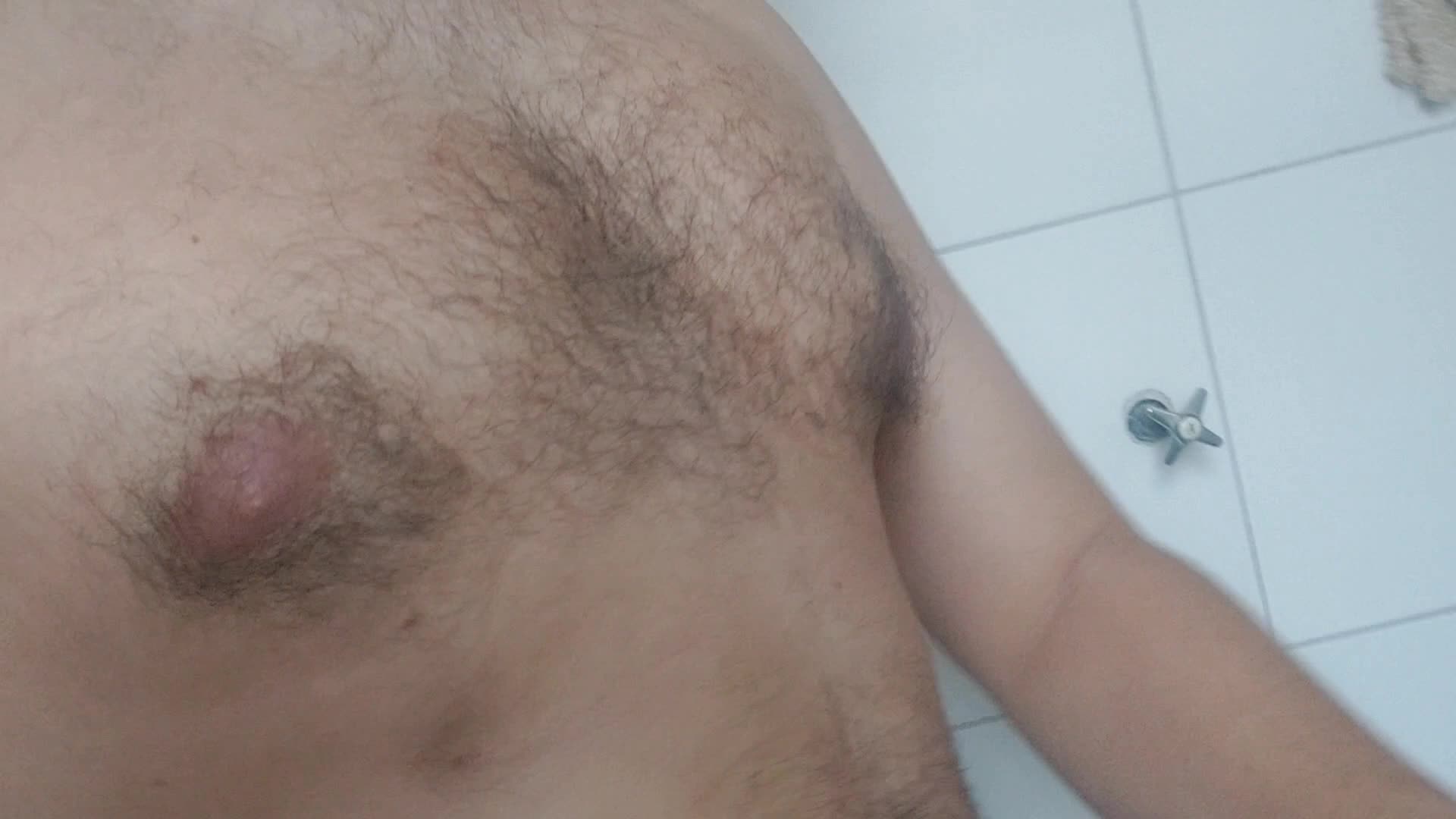 masturbação e exibicionismo com peitudo peludo e bunda redondinha
