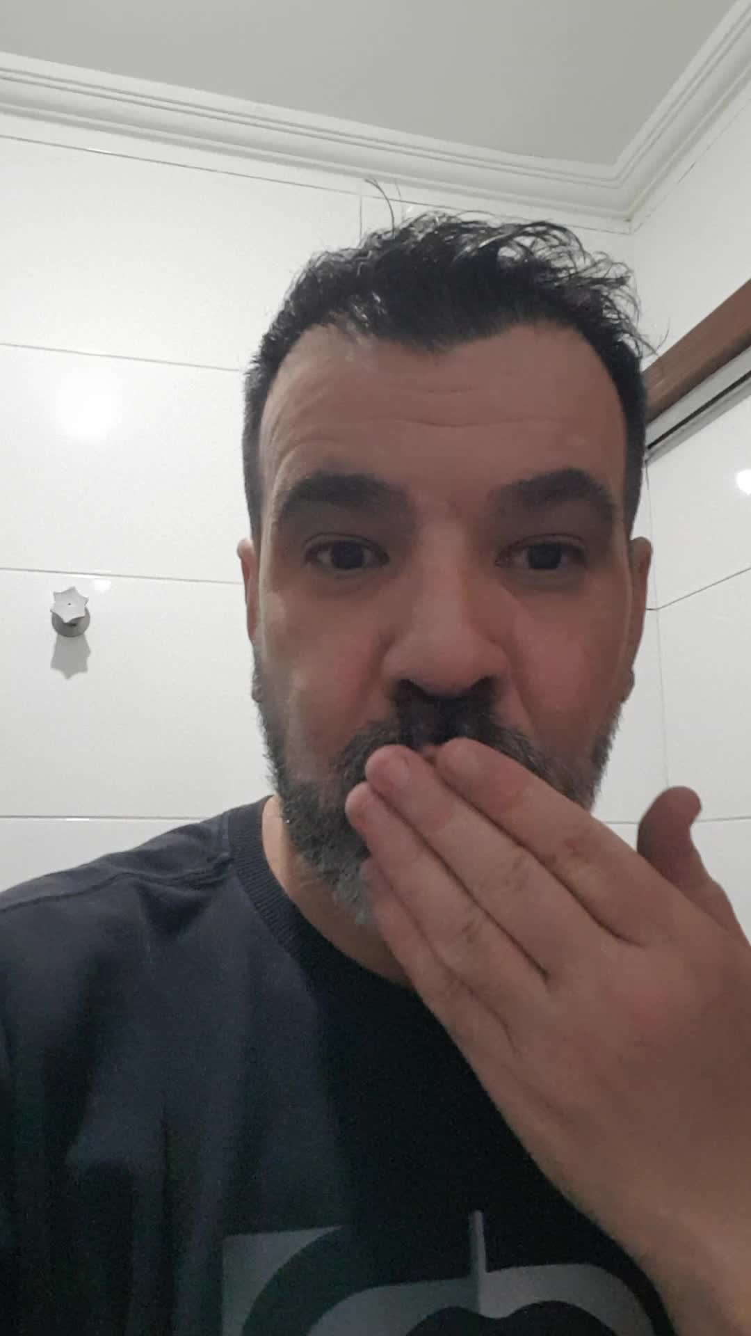 Masturbação, exibicionismo e voyeurismo com homem maduro