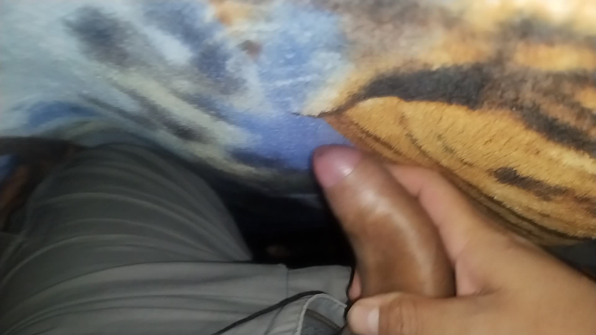 Masturbação e pênis em cena sensual