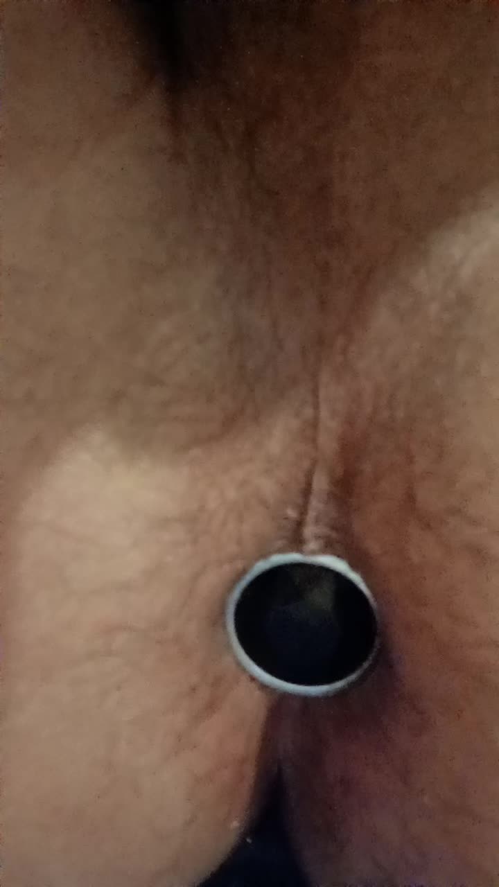 Close-up sensual de plug anal, fetiches anal e plug anal