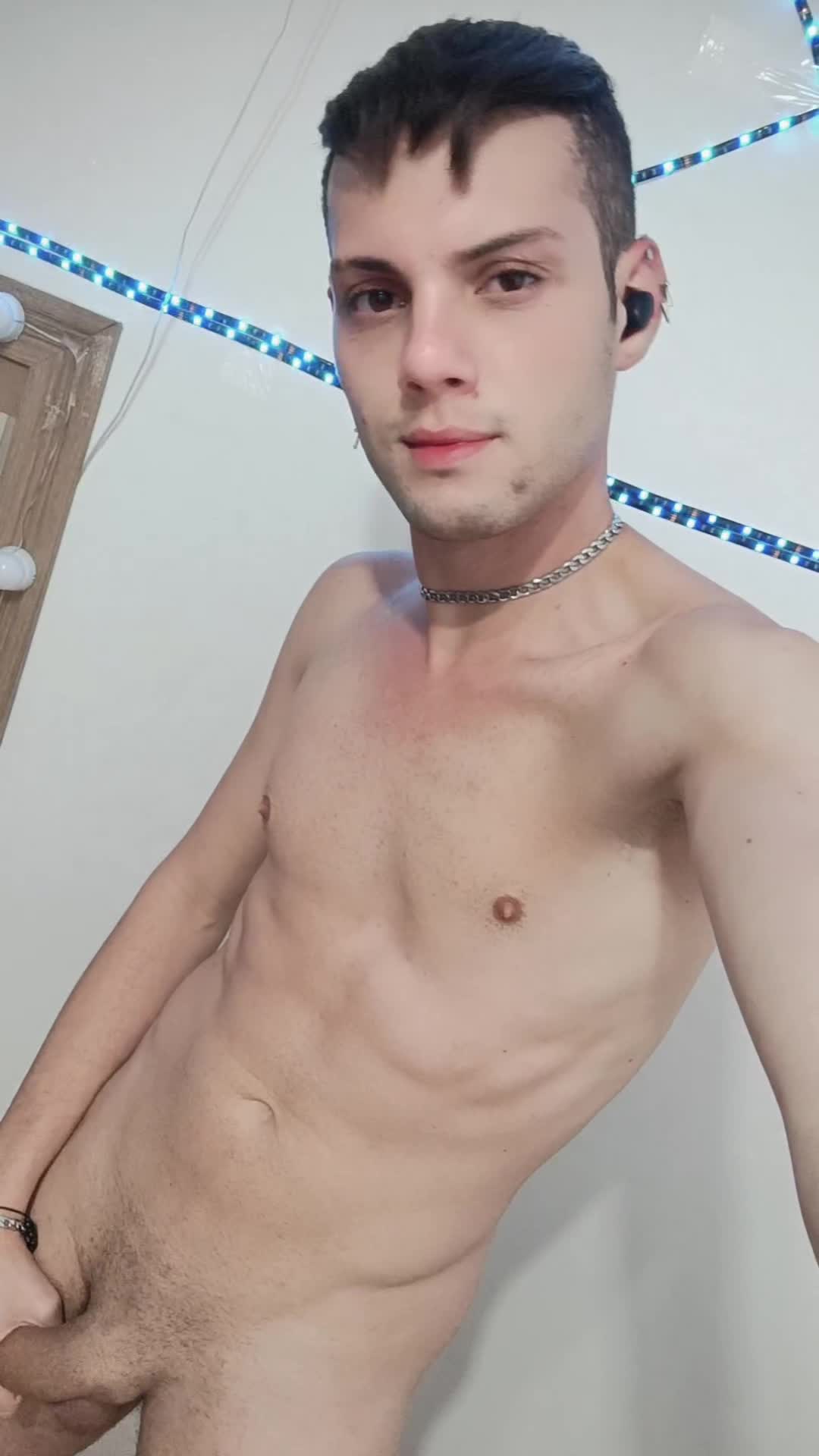 Masturbação solo masculino com rapaz definido