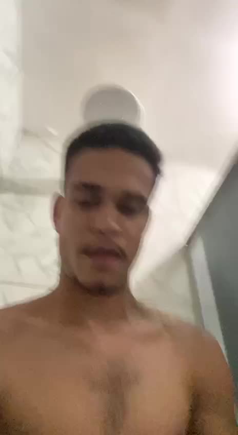 Masturbação, pênis e tesão no banho