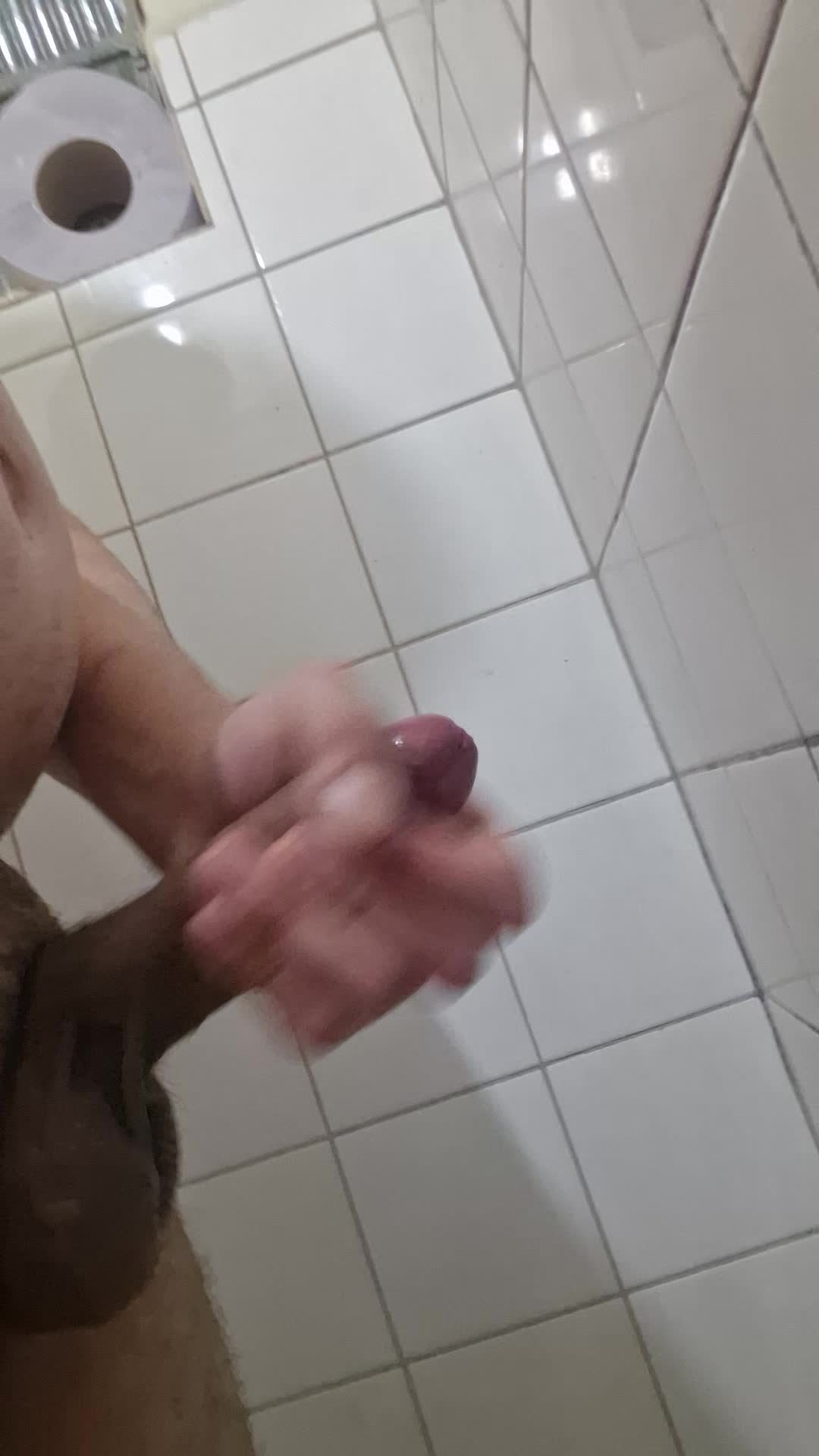 Mãos provocando masturbação masculina