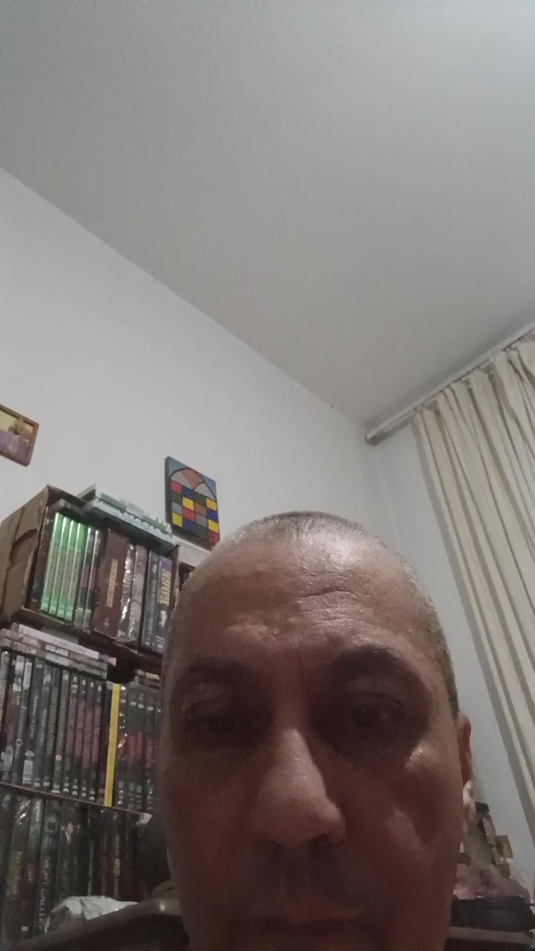 Masturbação sensual e pênis em momento íntimo