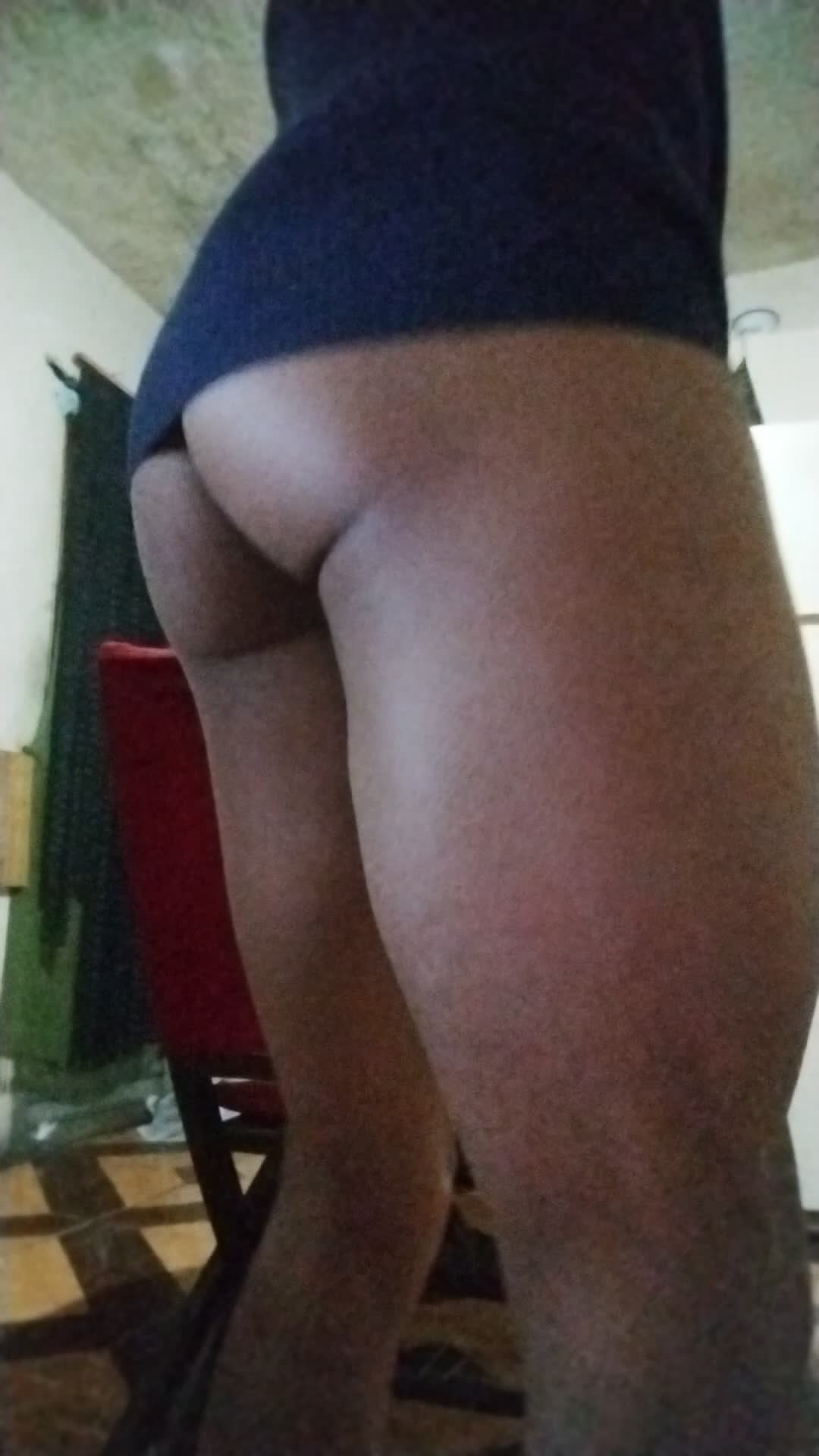 Exibicionismo e bunda masculina em destaque
