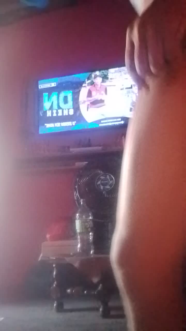 Close sensual na bunda com cueca fio dental