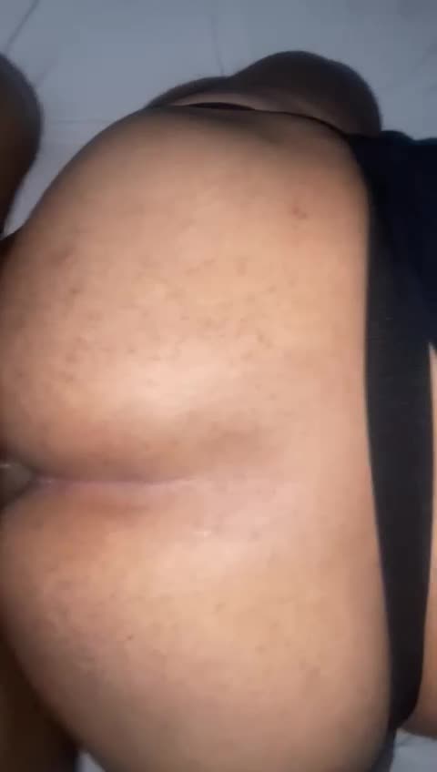 Cena sensual com fetiche anal