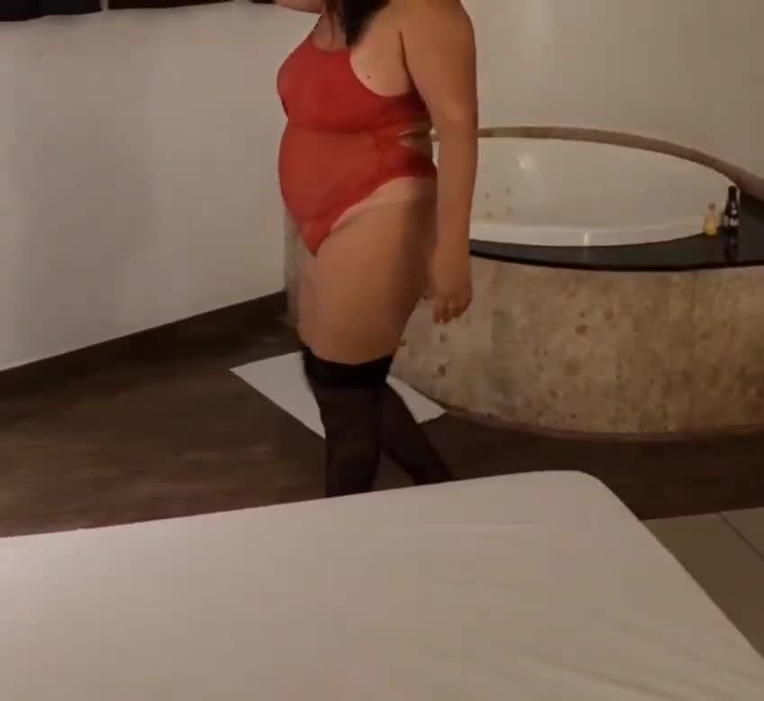 Lingerie vermelha, fetiche de sapato e meia 7/8