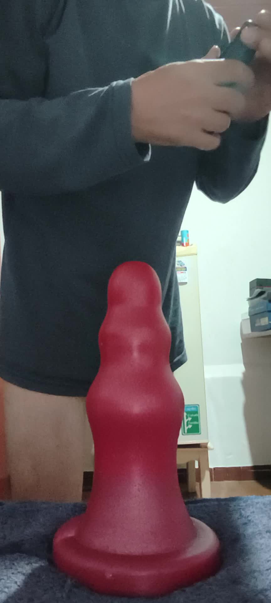 Brinquedo erótico vermelho para estimulação anal