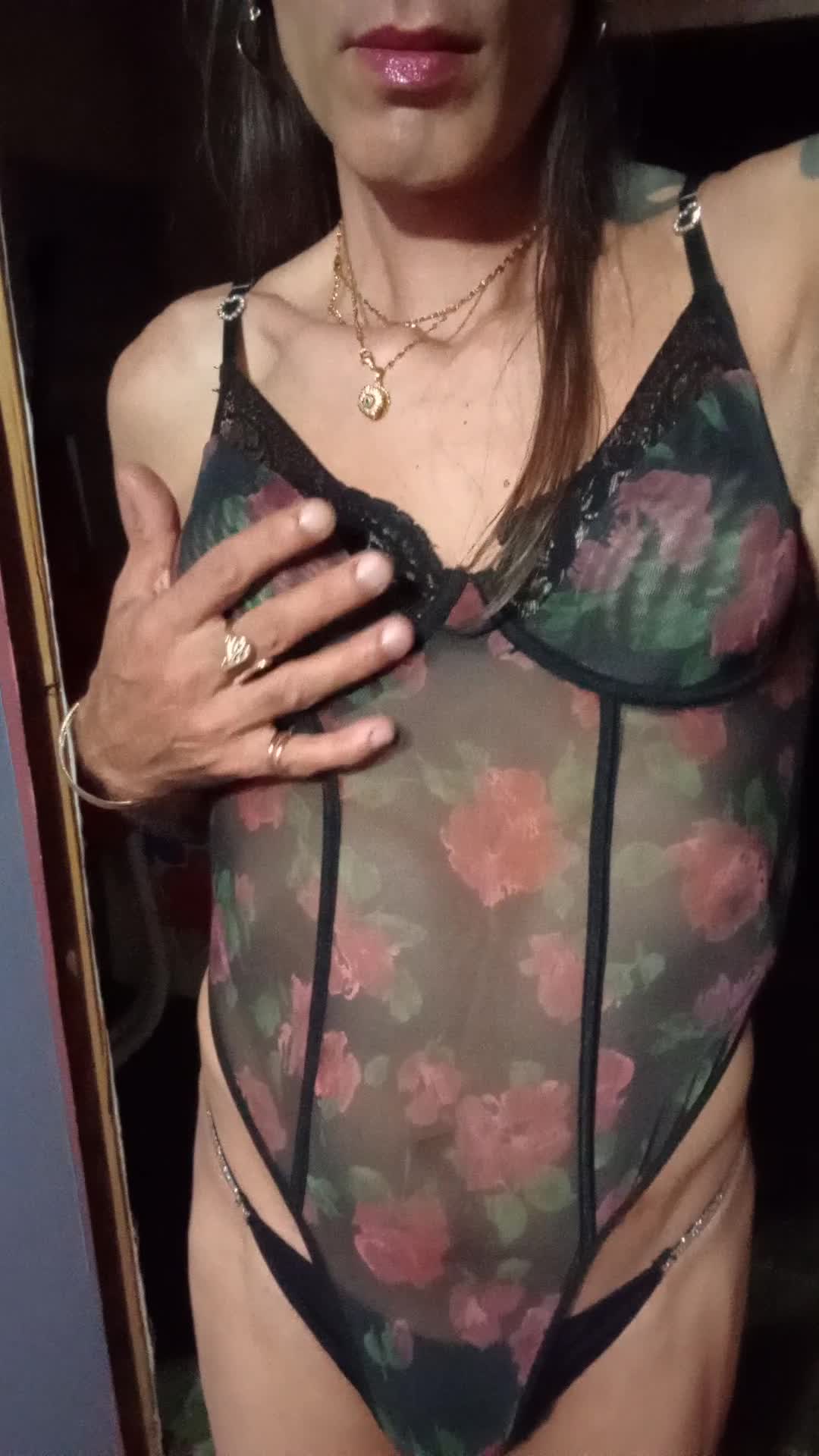 Lingerie, trans e sapatos de salto