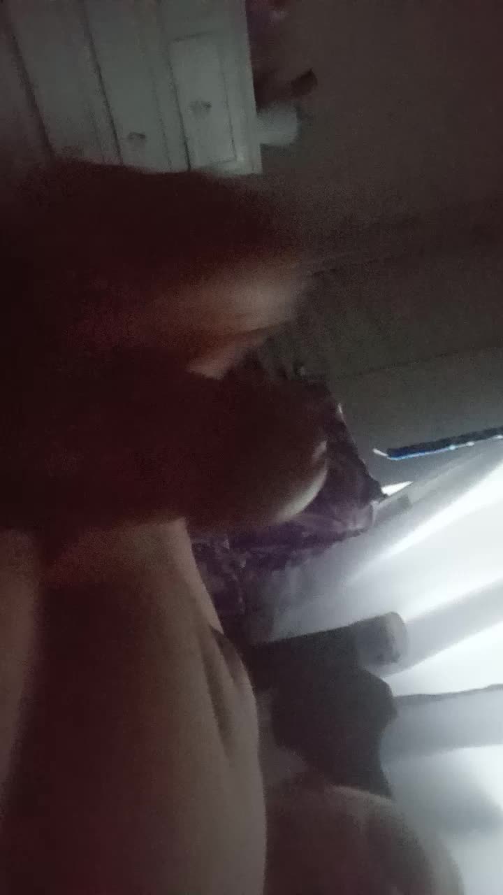 Masturbação e pênis em cena sensual