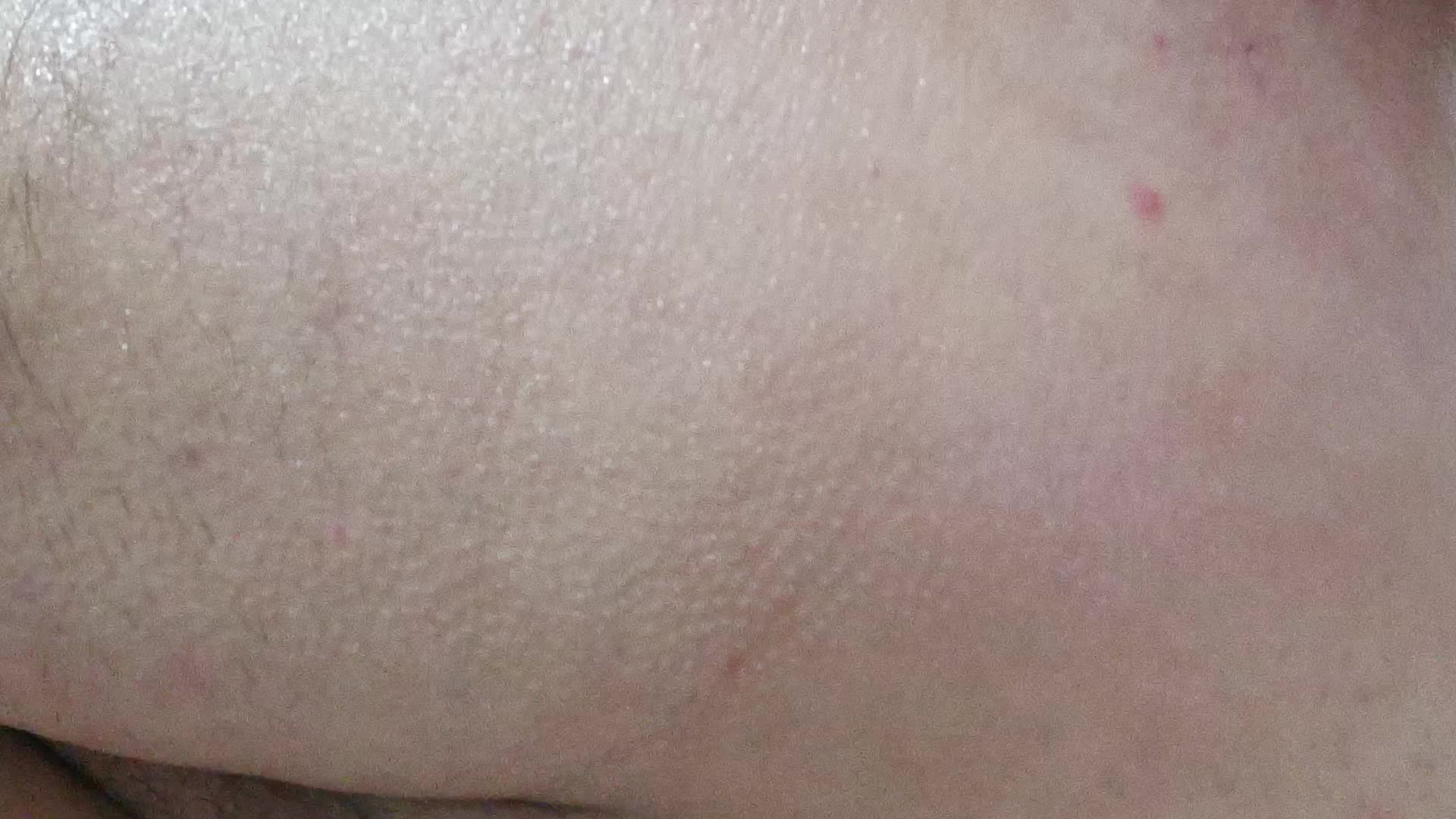 Massagem com óleo e dedilada no bumbum masculino