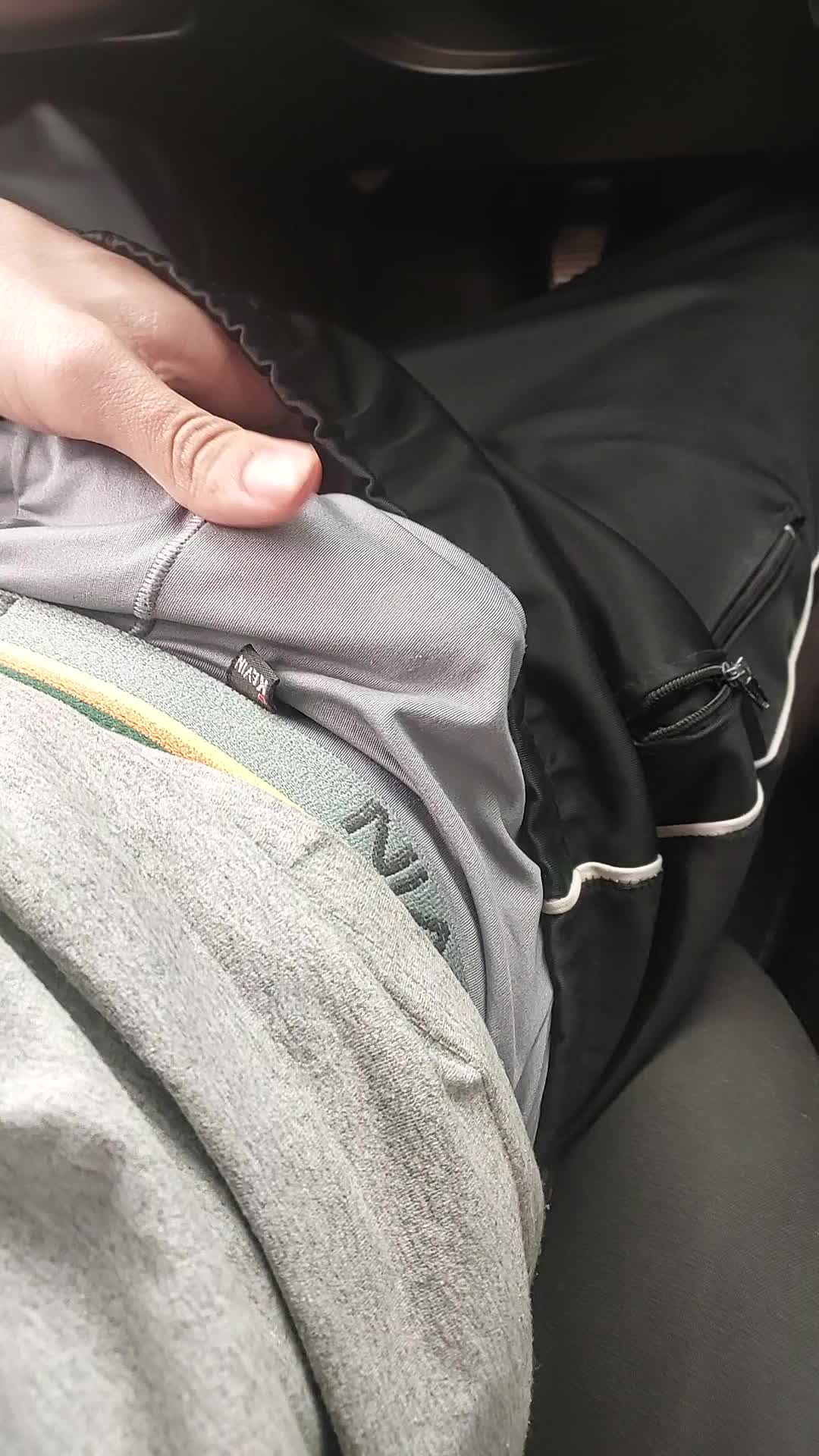 Exibicionismo e masturbação em vídeo sensual
