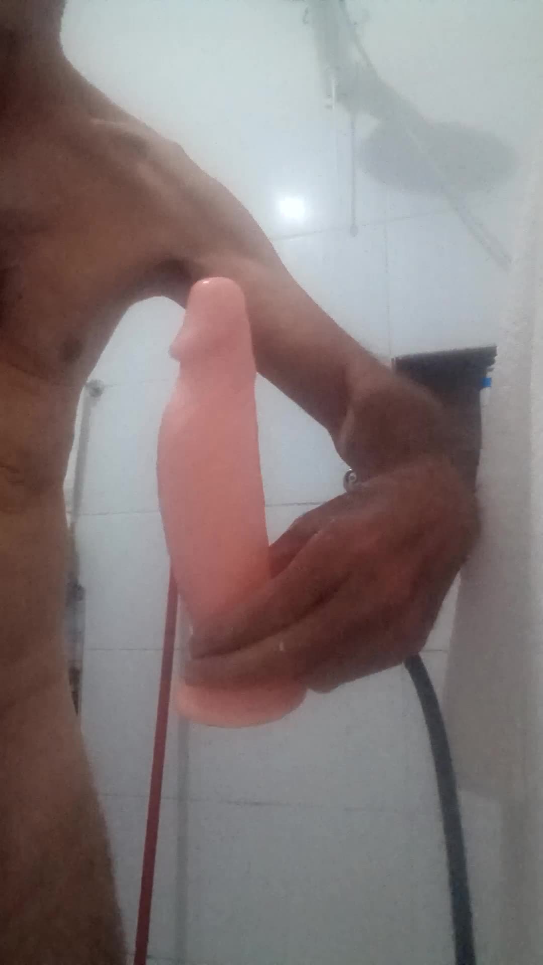 Masturbação com vibrador gigante e sexo anal
