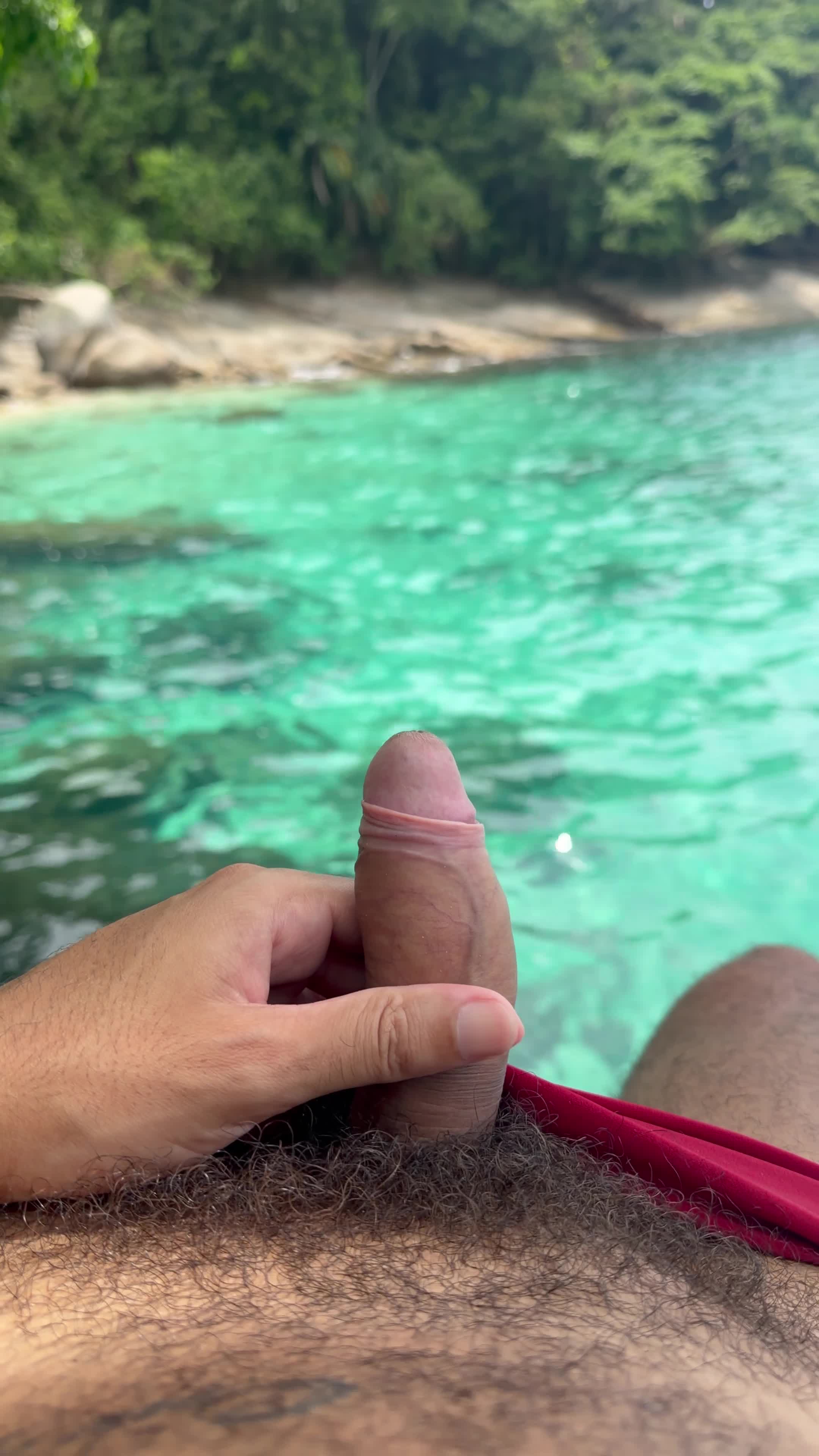 Masturbação e ejaculacão na praia