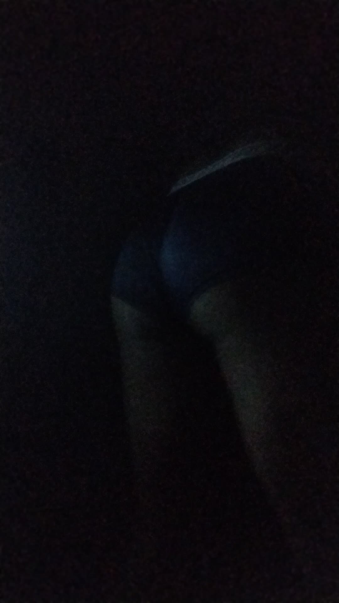 Voyeurismo, toque e underwear em cena sensual