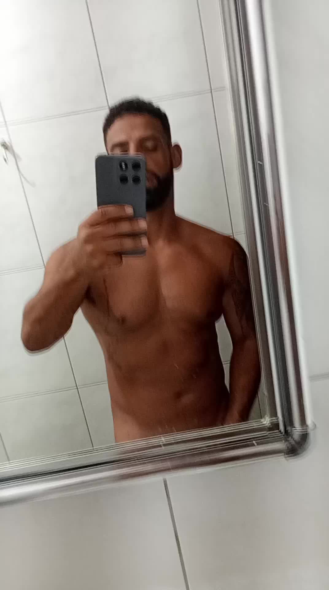 Masturbação e corpo sarado de Flavin