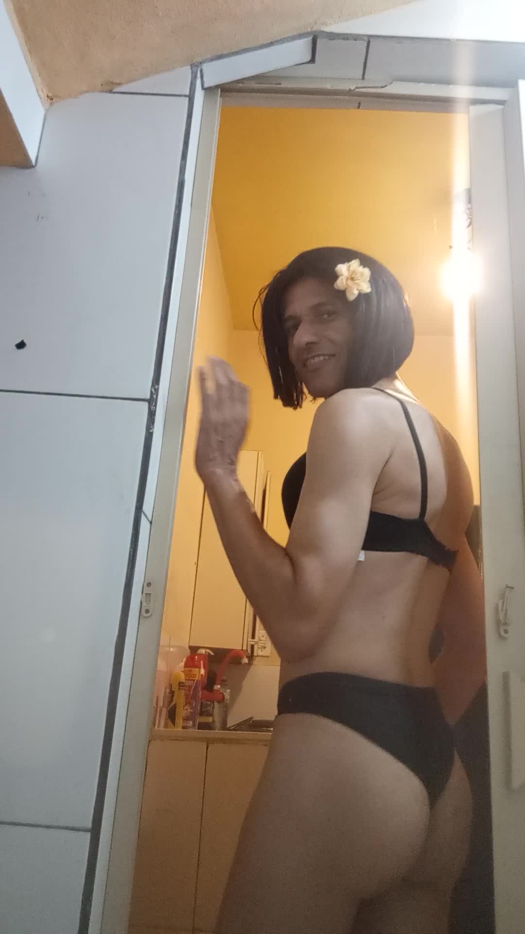 Sheilafalcao03 exibindo lingerie, calcinha e bunda