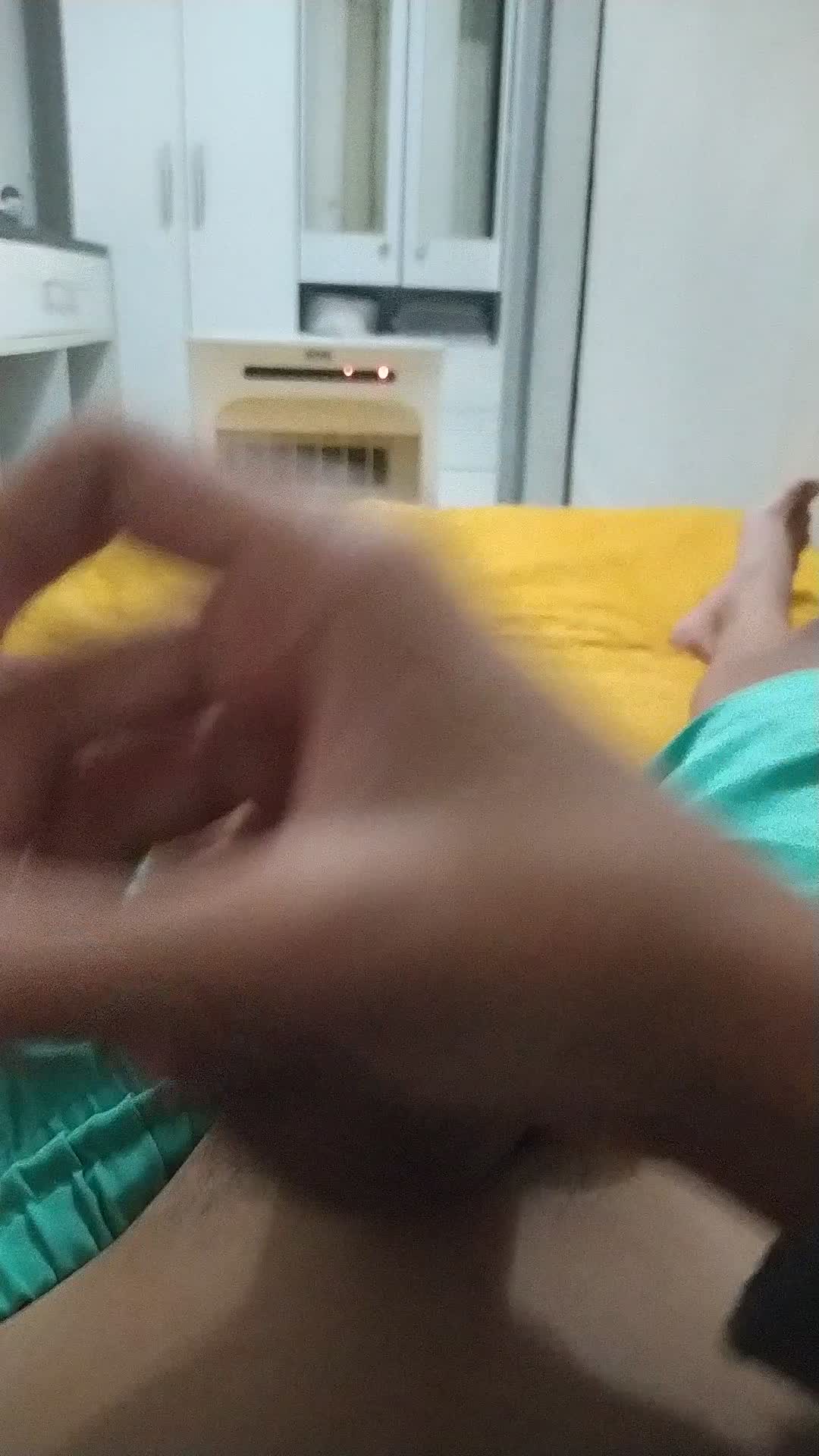 Masturbação intensa e pênis excitado