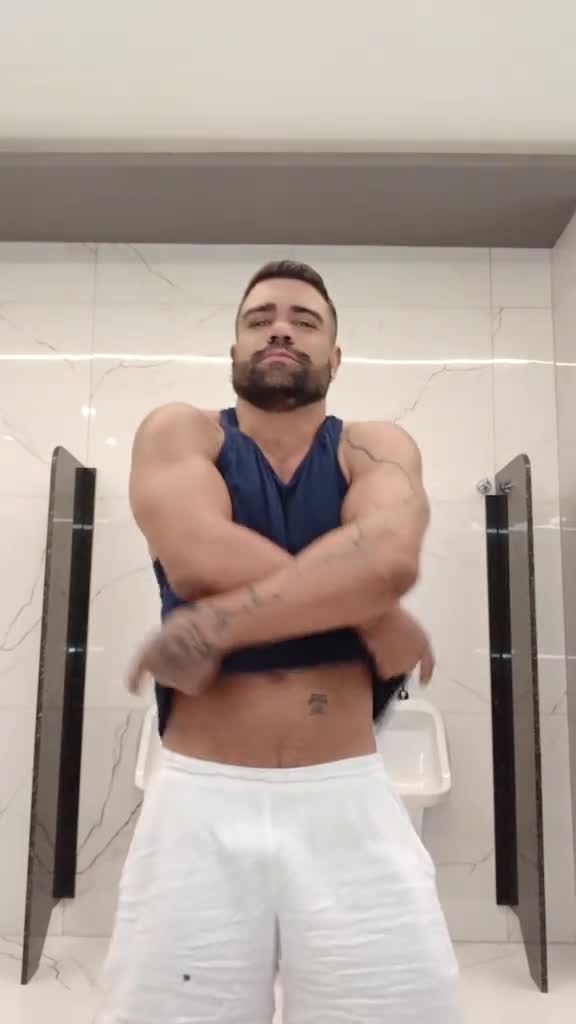 Dança, exibicionismo e banheiro