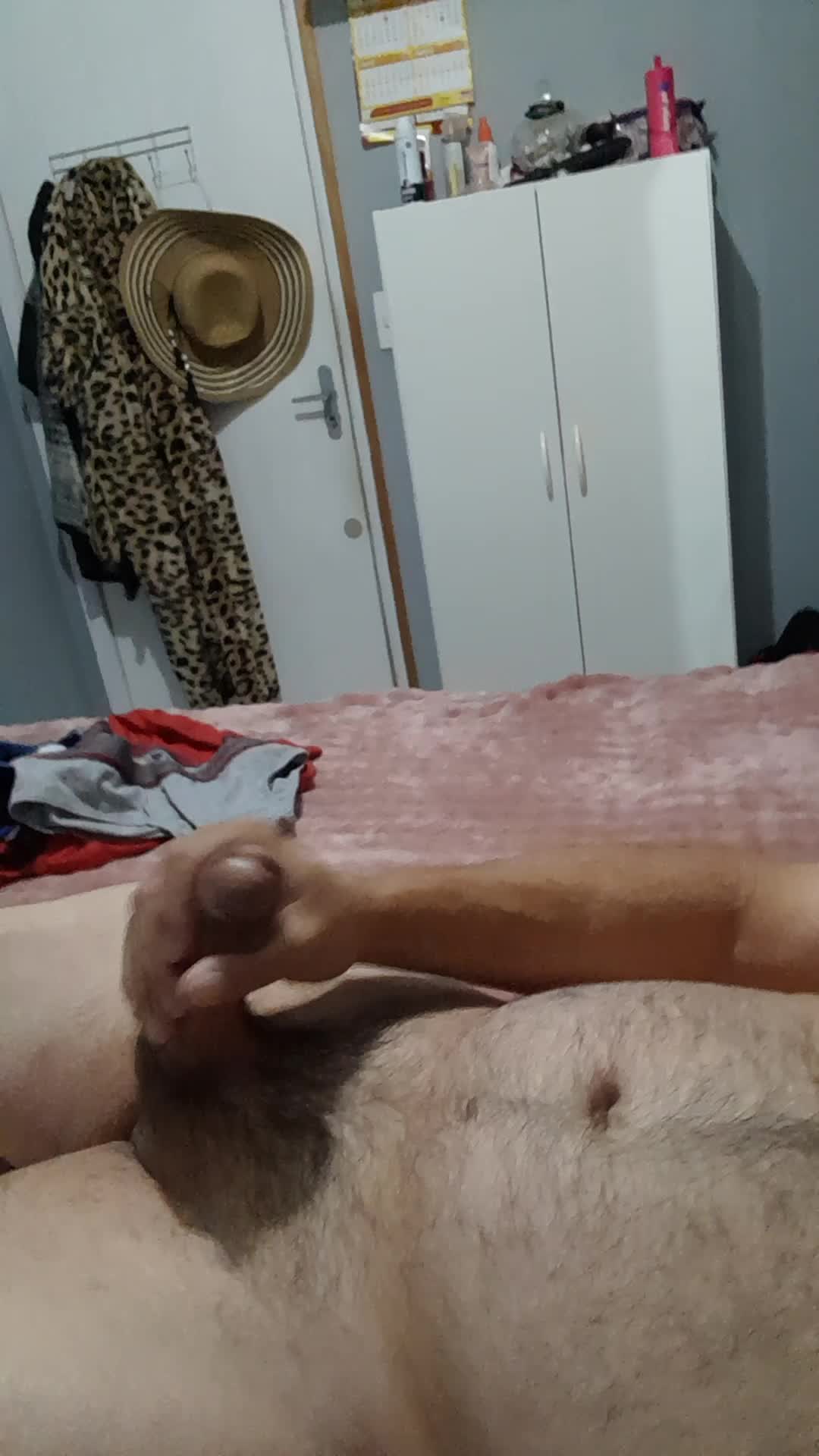 Masturbação e pênis em destaque