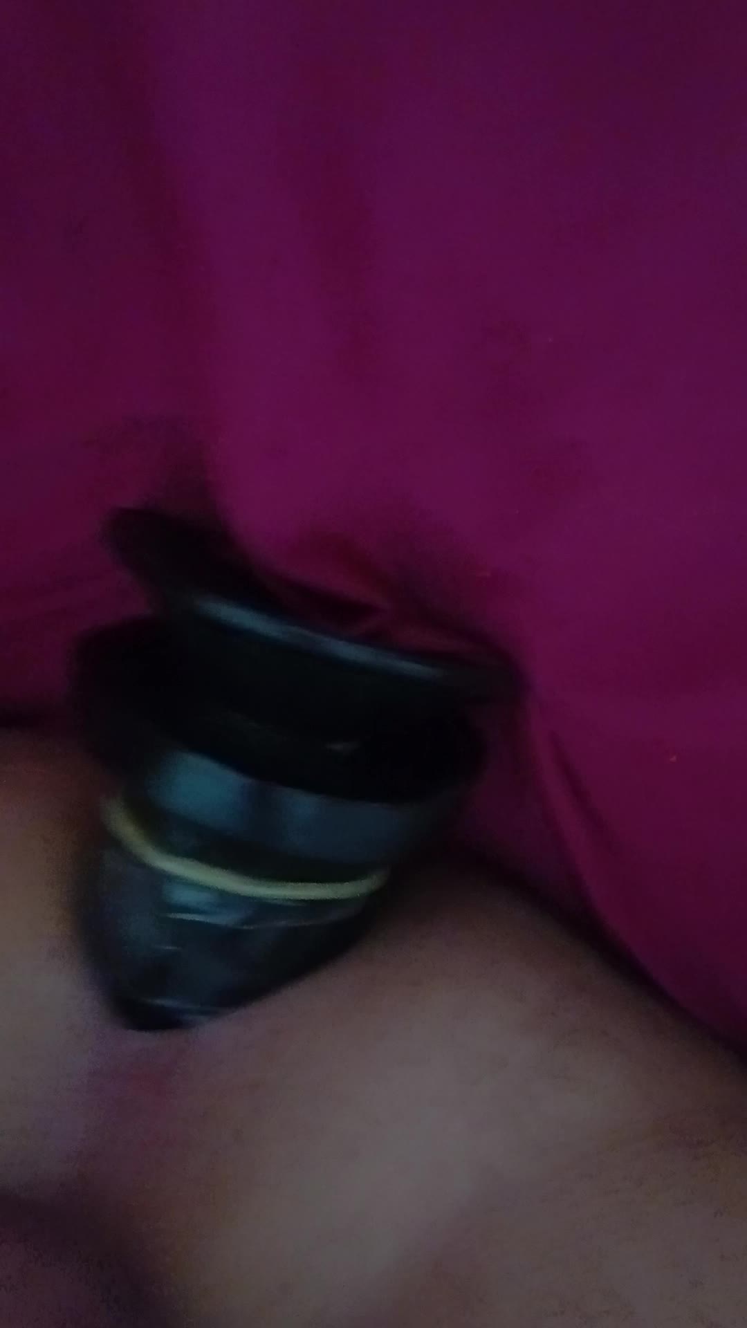 Plug anal e voyeurismo provocante
