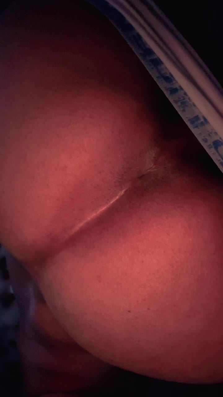 Close sensual de bunda bronzeada