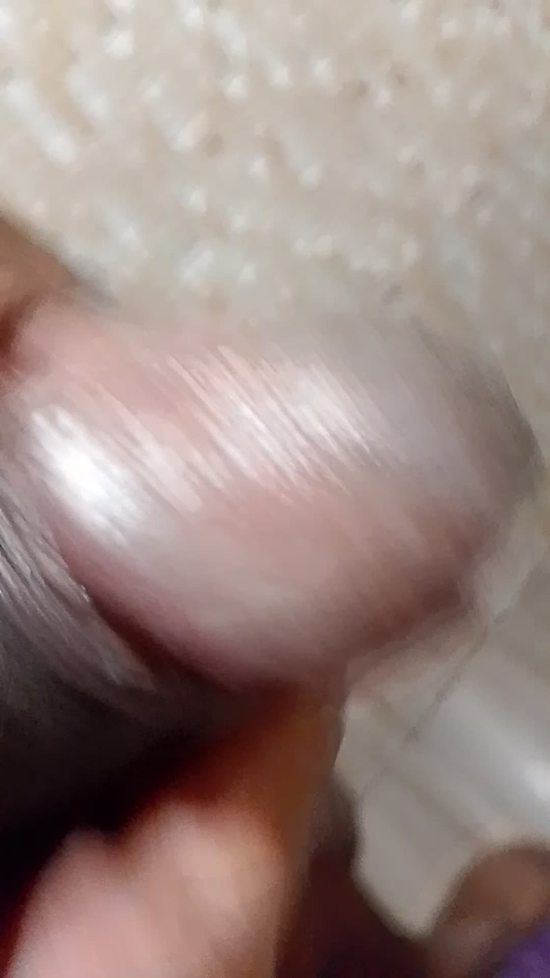 Masturbação com embalagem plástica e esponja