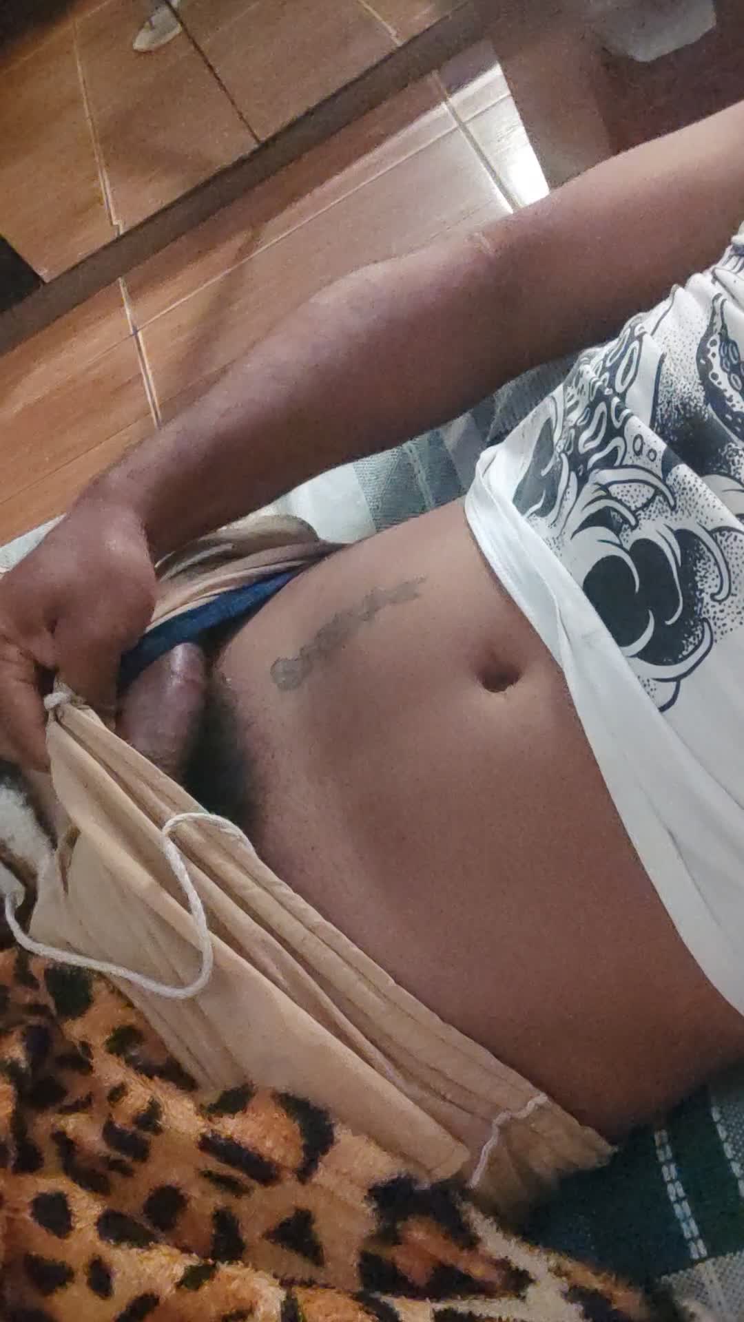 Masturbação solo masculino, prazer e gemidos sensuais