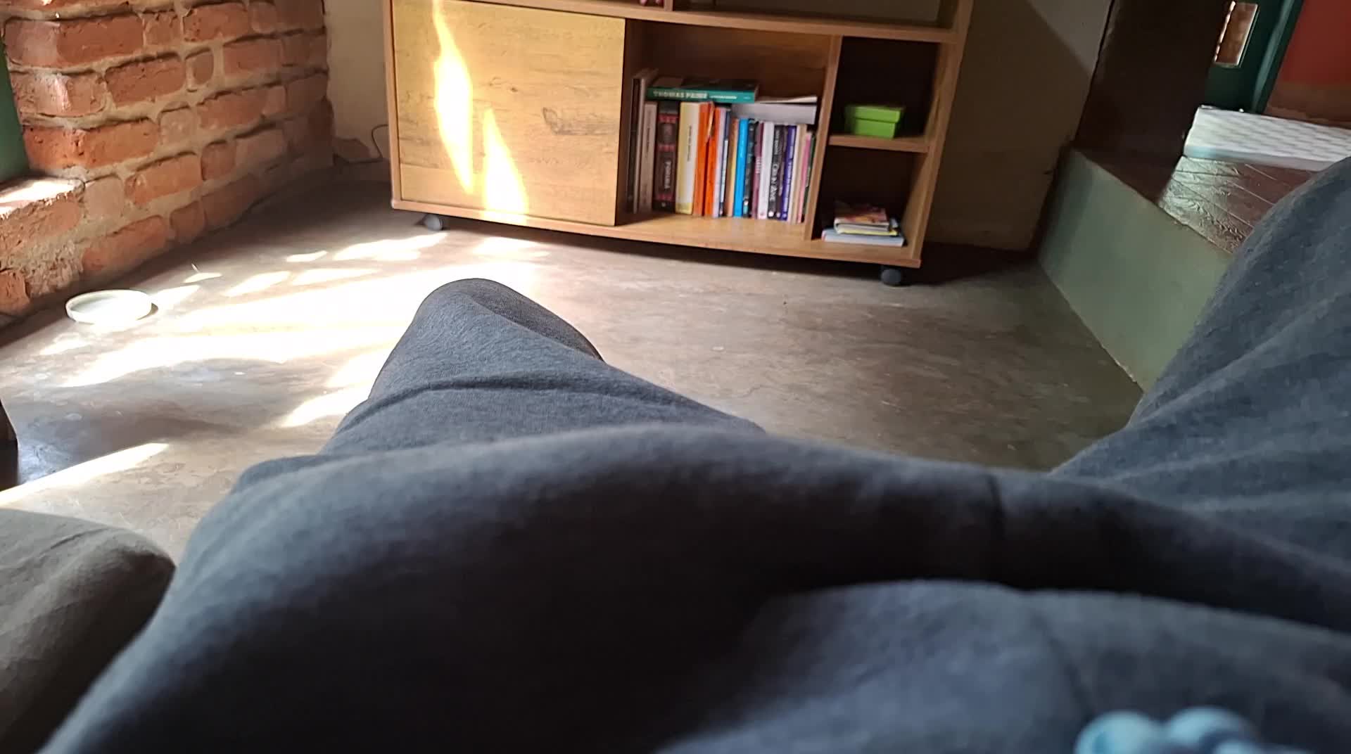 Masturbação, provocar e volume na calça