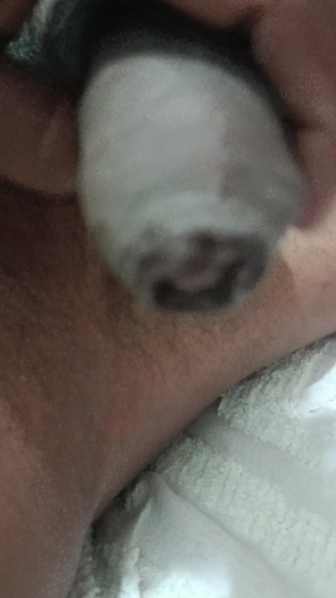 Homem sensual se masturbando, fetiche masturbação
