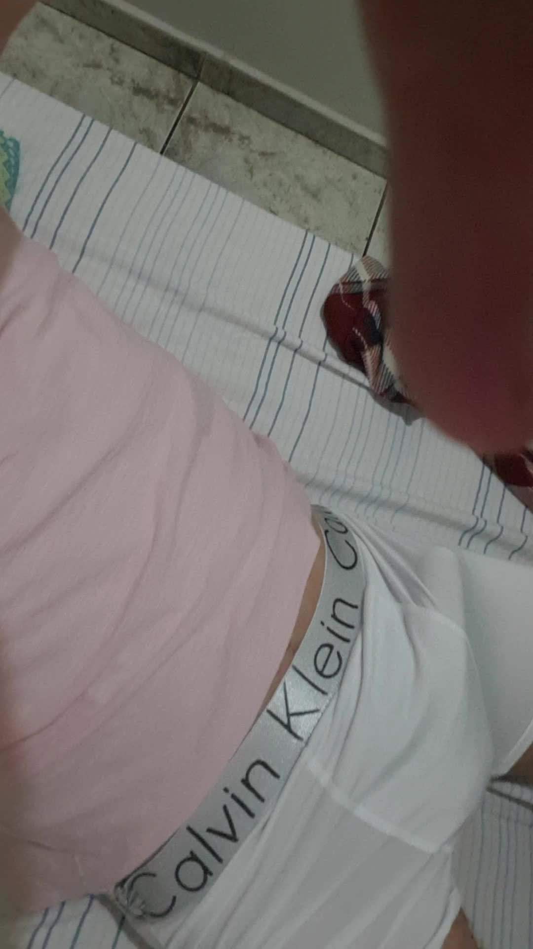 Cueca Calvin Klein com volume provocante