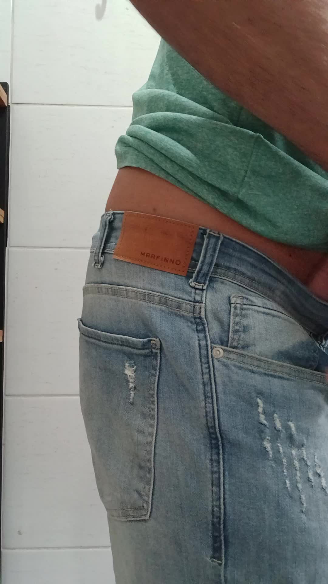 Bunda e cueca fio dental provocantes