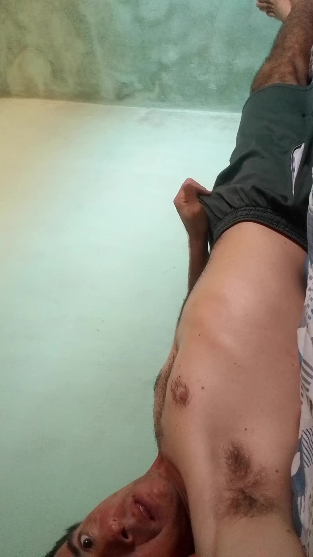 Masturbação, pênis e corpo à mostra