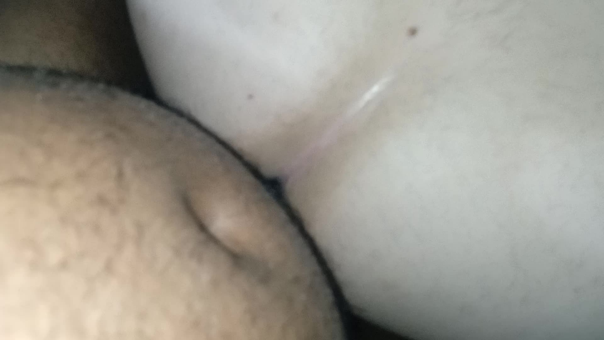 Cena sensual com fetiche anal entre amigos