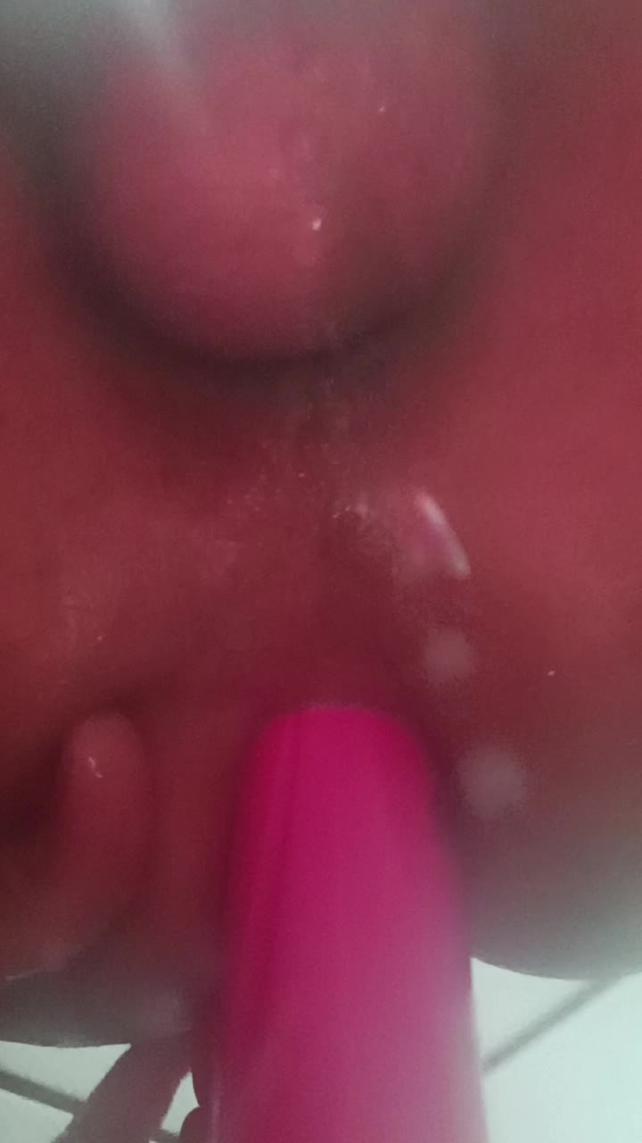 Vibrador, masturbação e gozo no banho