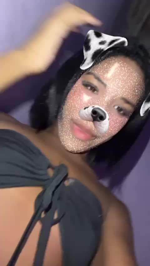 Selfie sensual com filtro fofo de cachorrinho