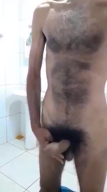 Masturbação e exibicionismo no banheiro